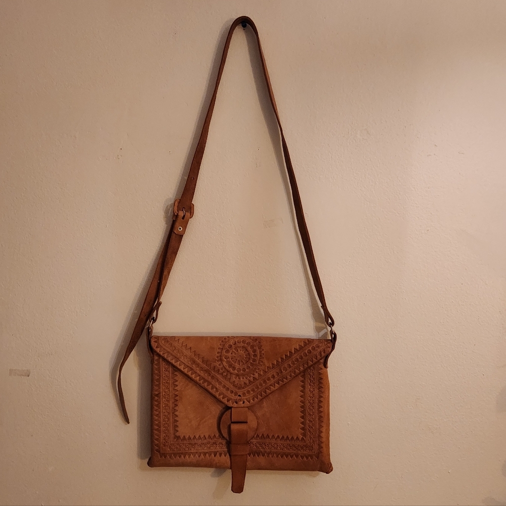 Handmade Leather Crossbody Shoulder Bag - Picture 2 of 14